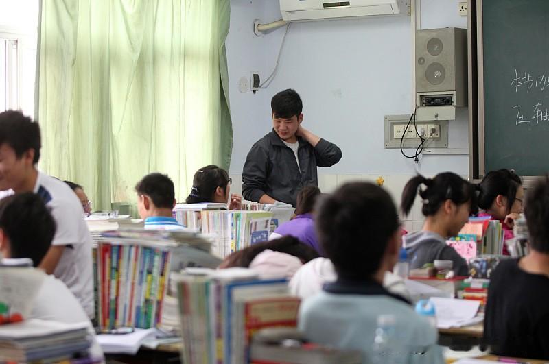 为什么现在的老师都躺平了？
我这个工作打交道最多的群体，除了家长就是老师。
这两