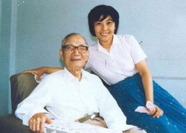 1967年，妻子刚去世，快80岁的茅以升就和6个孩子商议，想要续娶。当他说出女人