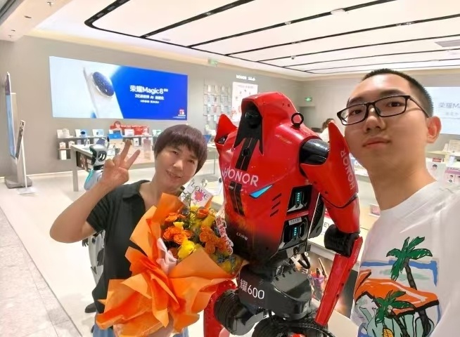 家长送荣耀600兑现600分承诺重庆的这位母亲也太懂了吧，儿子高考考了600分，