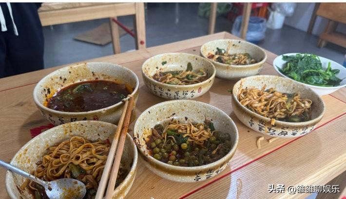 潘玮柏，太尴尬了。

3月23日，潘玮柏和突然冲上热搜，原因竟是因为五碗面，这到