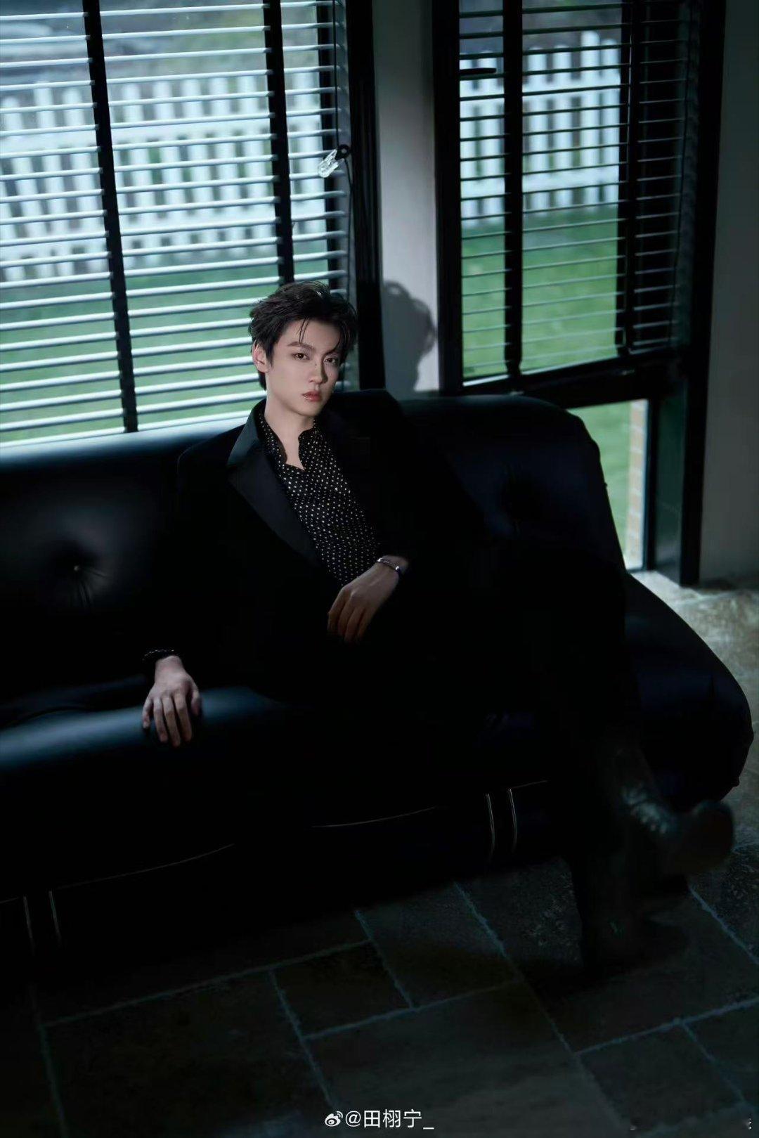 田栩宁说光影是唯一的旁白田栩宁波点衬衫田栩宁波点衬衫，光影是唯一的旁白， 