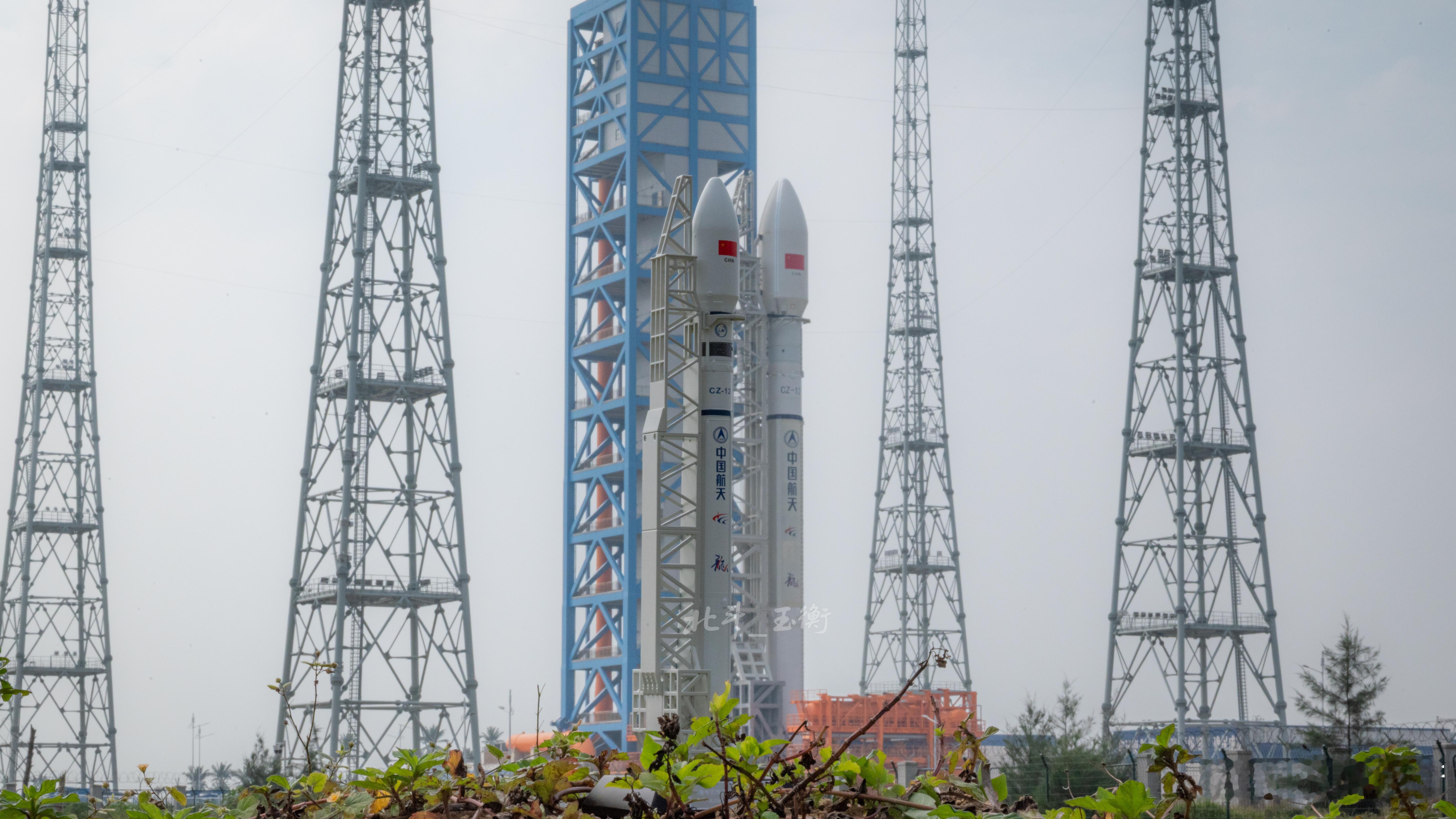 今天上午，长12转运，起竖了两枚火箭