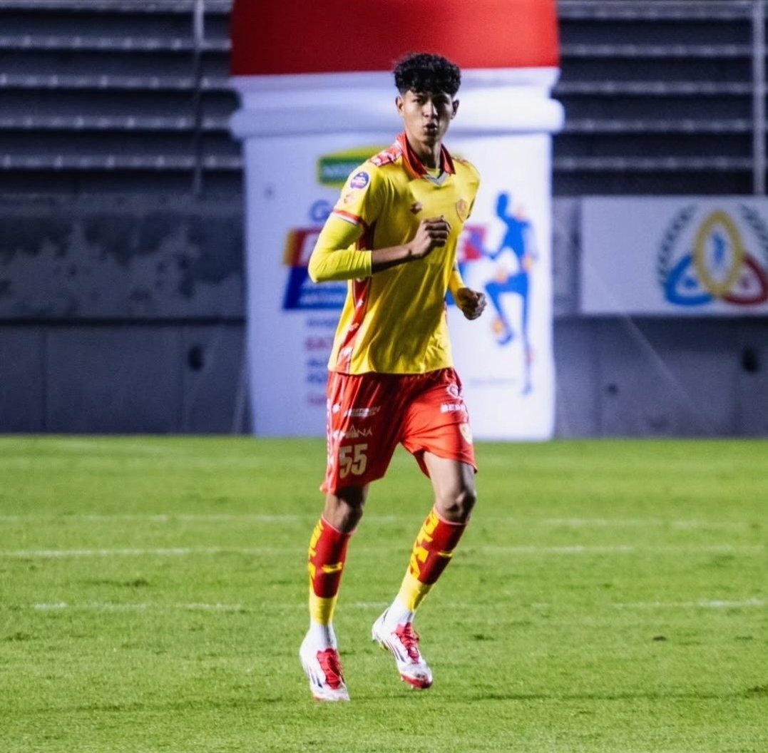 拜仁与奥拉亚以及SD Aucas之间正在进行谈判和磋商，这将是一笔通过红金计划进