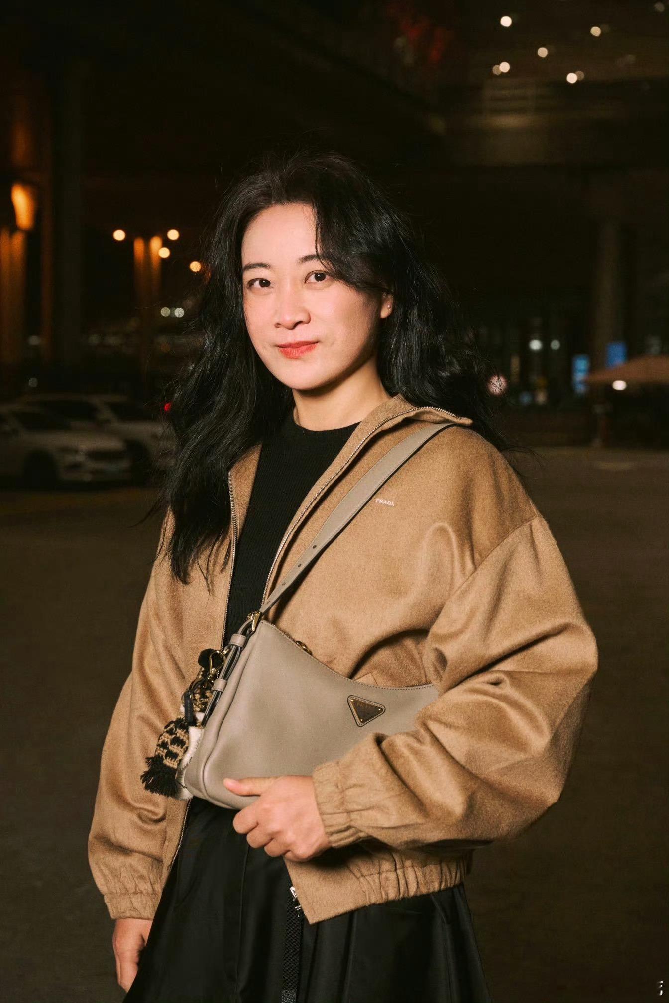 代言人贾玲启程Prada米兰时装周