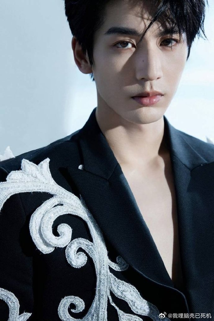 张凌赫优秀和帅气是刻在骨子里的张凌赫张家玮时期张凌赫优秀和帅气是刻在骨子里的，张