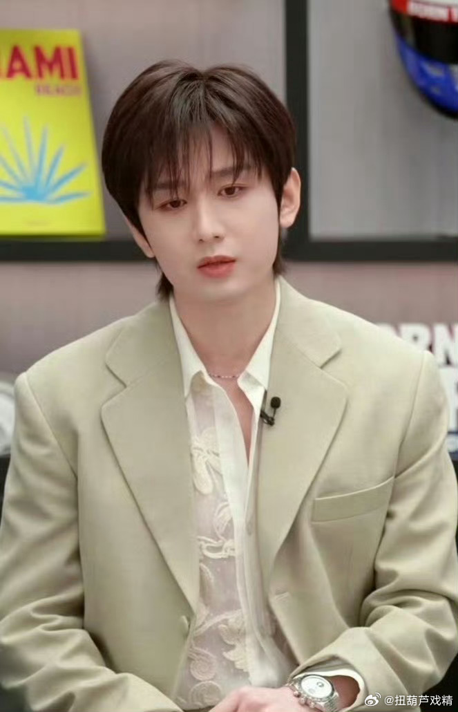 最新的？年龄争议之后又露面了？ 