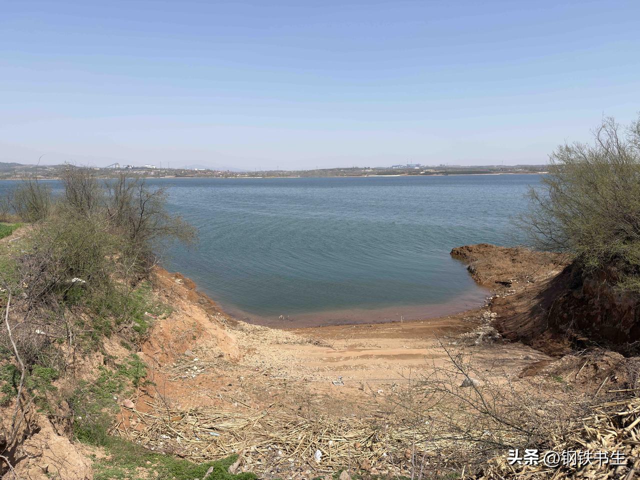 钢贸经营分享：

一次修车经历引发的经营感悟。

前一段我去修车店保养汽车，店员