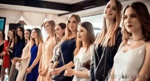 孩子随母姓，支持。

姓氏从某种角度理解只是人的一种归属符号，无论从父姓还是随母