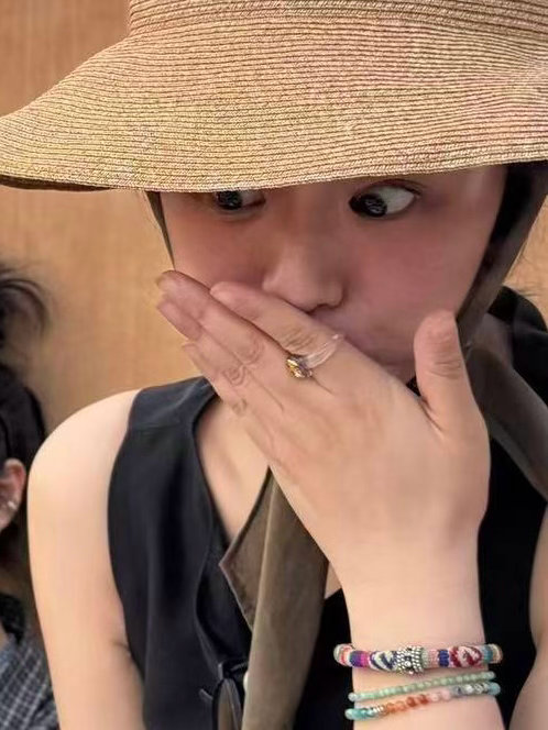 宝宝 你是一头小猪 除了我 其他人都想把你做成脆皮五花肉 卷成小饼吃 只有我是真