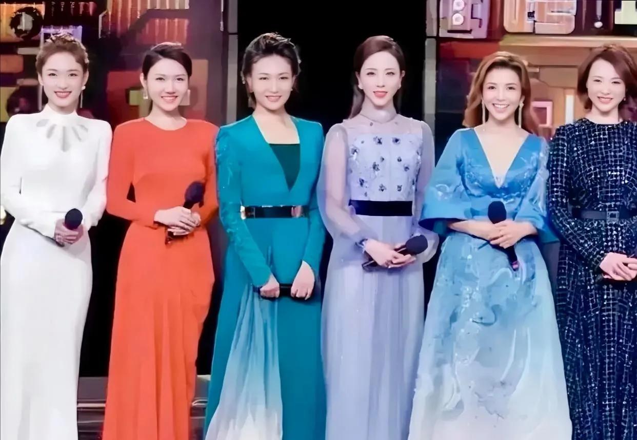 曾经的央视“六朵金花”只剩下四朵了，大家都认识她们吗？
从左至右依次为：蓝羽、龙