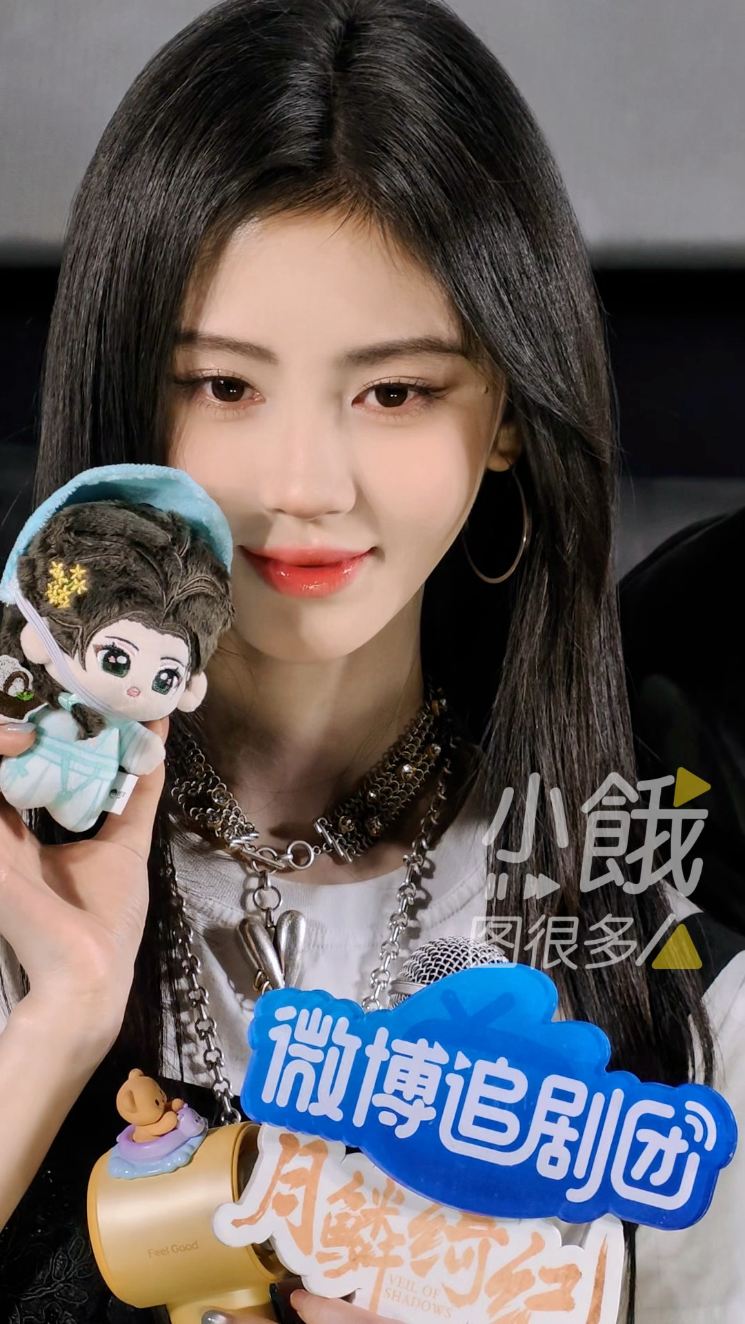 月鳞绮纪 前天追剧团没抢到鞠婧祎亲手递的露芜衣棉花娃娃，还好线上可以抽59.9 