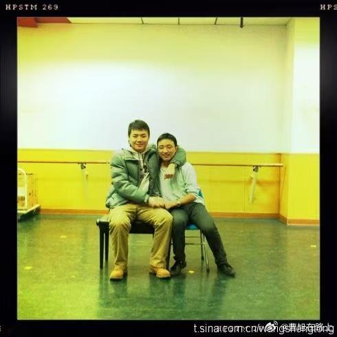 朋友倒腾硬盘 翻到了一张我·····十几年前的照片我的天呐···那个时候我就是小