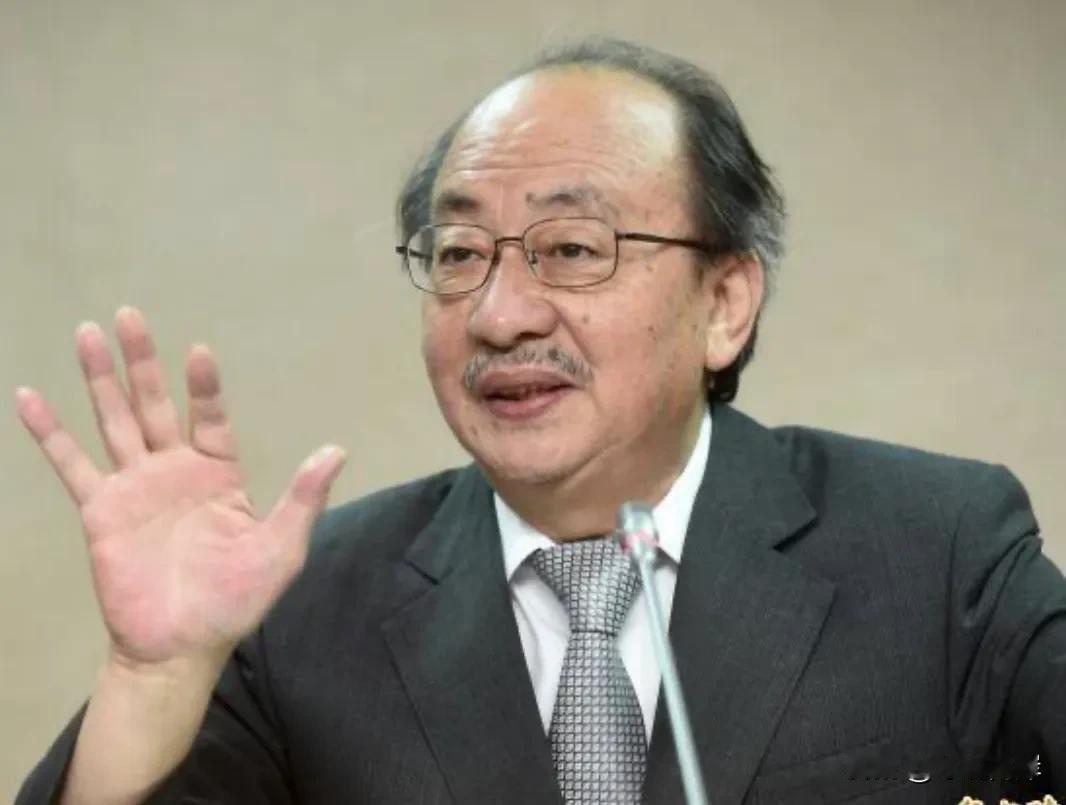 “绿白合”难度也不小。台湾省立法机构正副“院长”之争即将开打，尽管不少人认为绿白