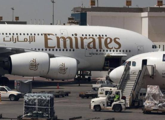 【根据阿联酋航空和迪拜航空的说法，伊朗公民被禁止入境阿联酋或过境阿联酋。 根据迪