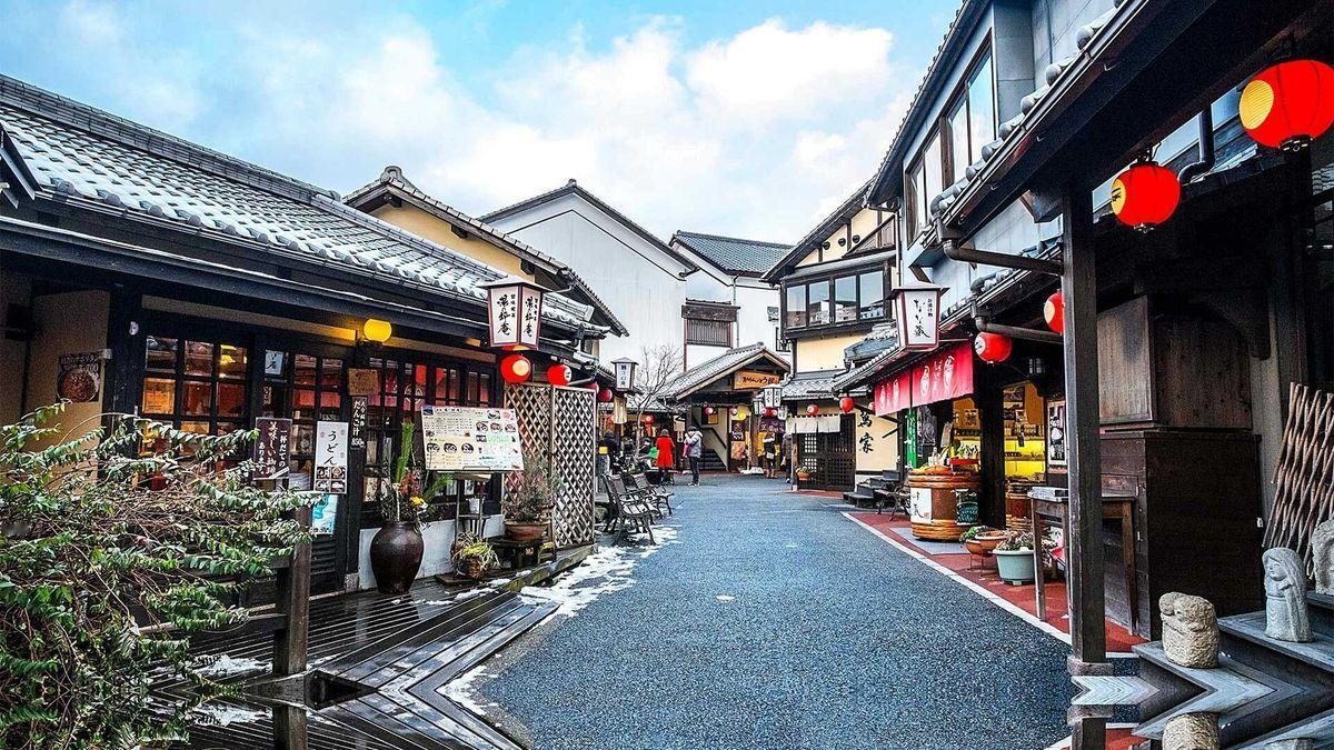 今年7月，日本交出了一份让人看不懂的外贸成绩单。出口额同比大增23.2%，创下近