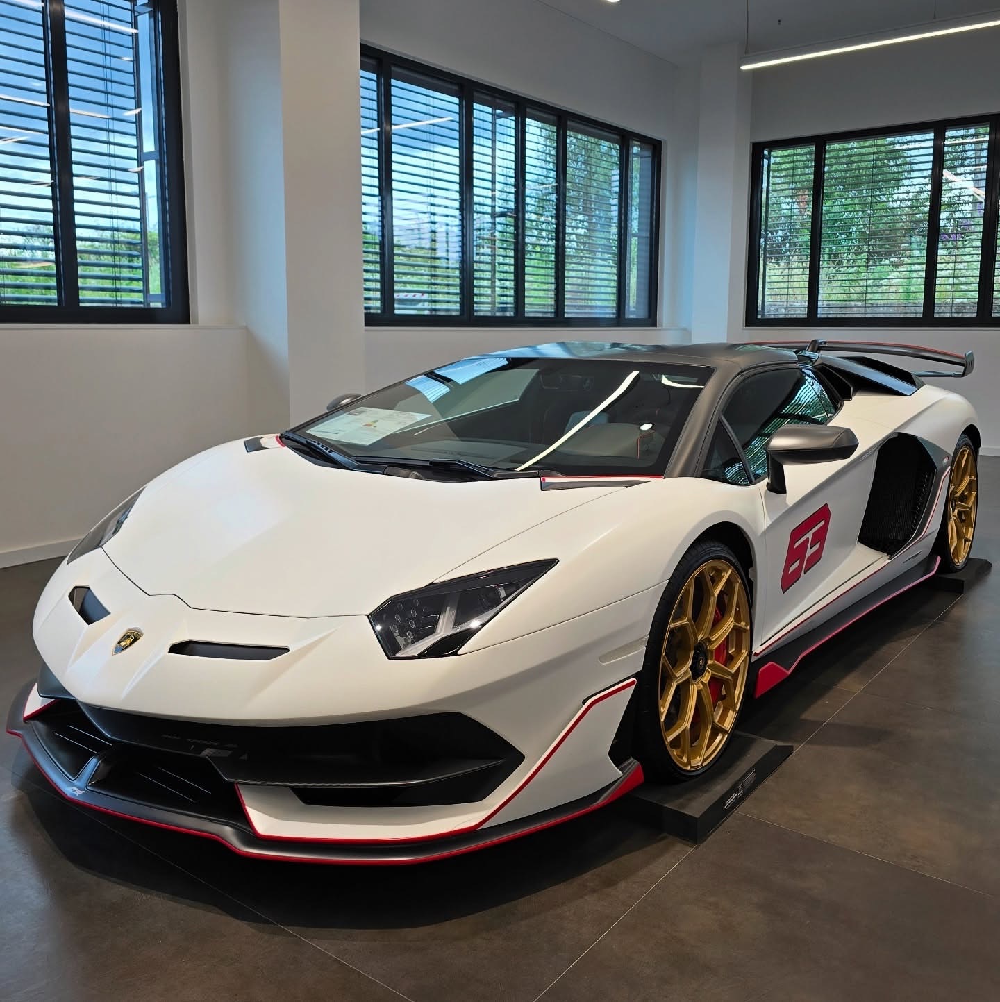 兰博基尼Aventador SVJ63敞篷跑车。荷兰唯一的63R型号。颜色：Bi
