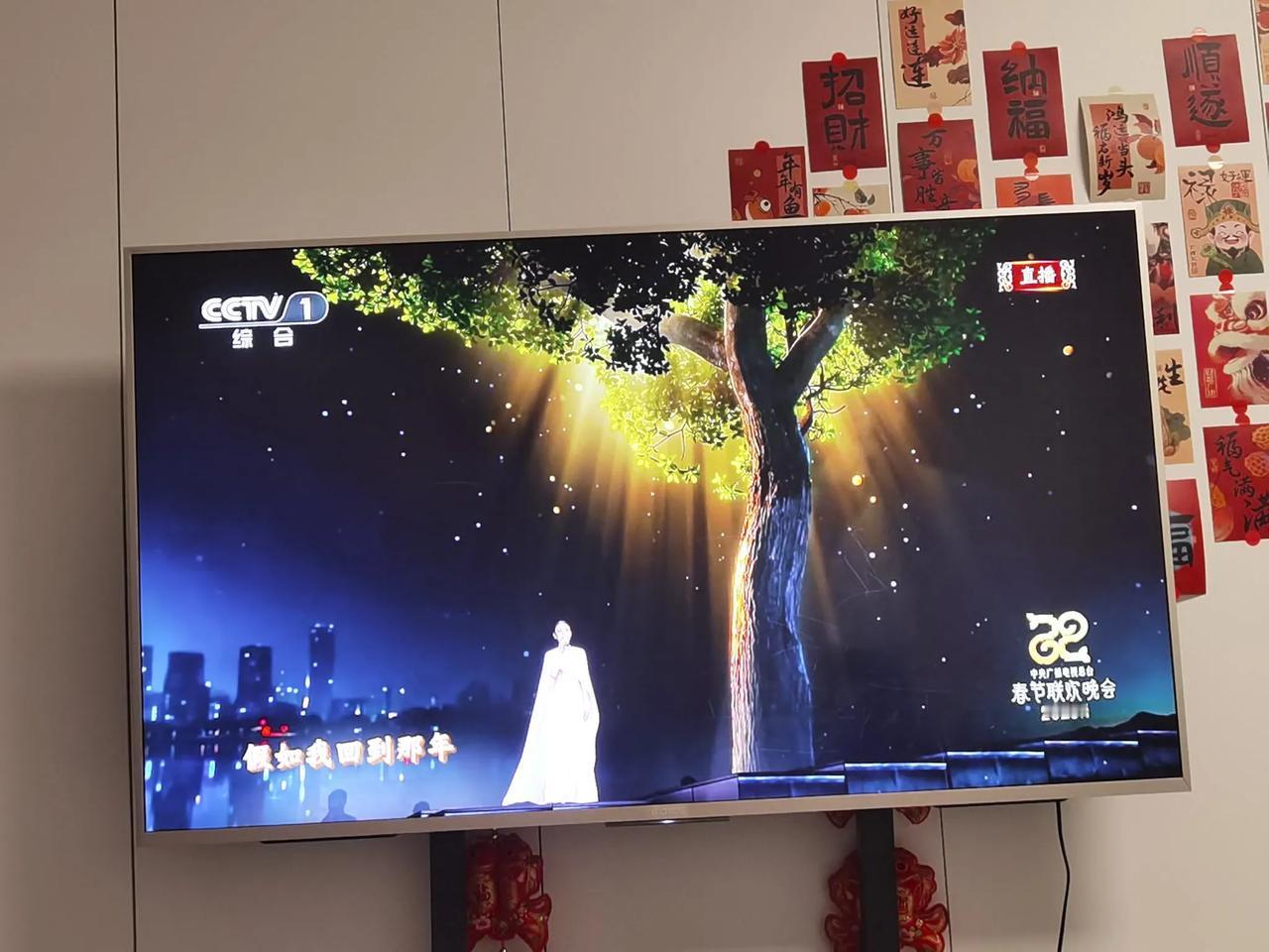 除夕到了，辞旧迎新，新年新气象，未来更上一层楼，祝四海八方朋友新年快乐，蛇年大吉