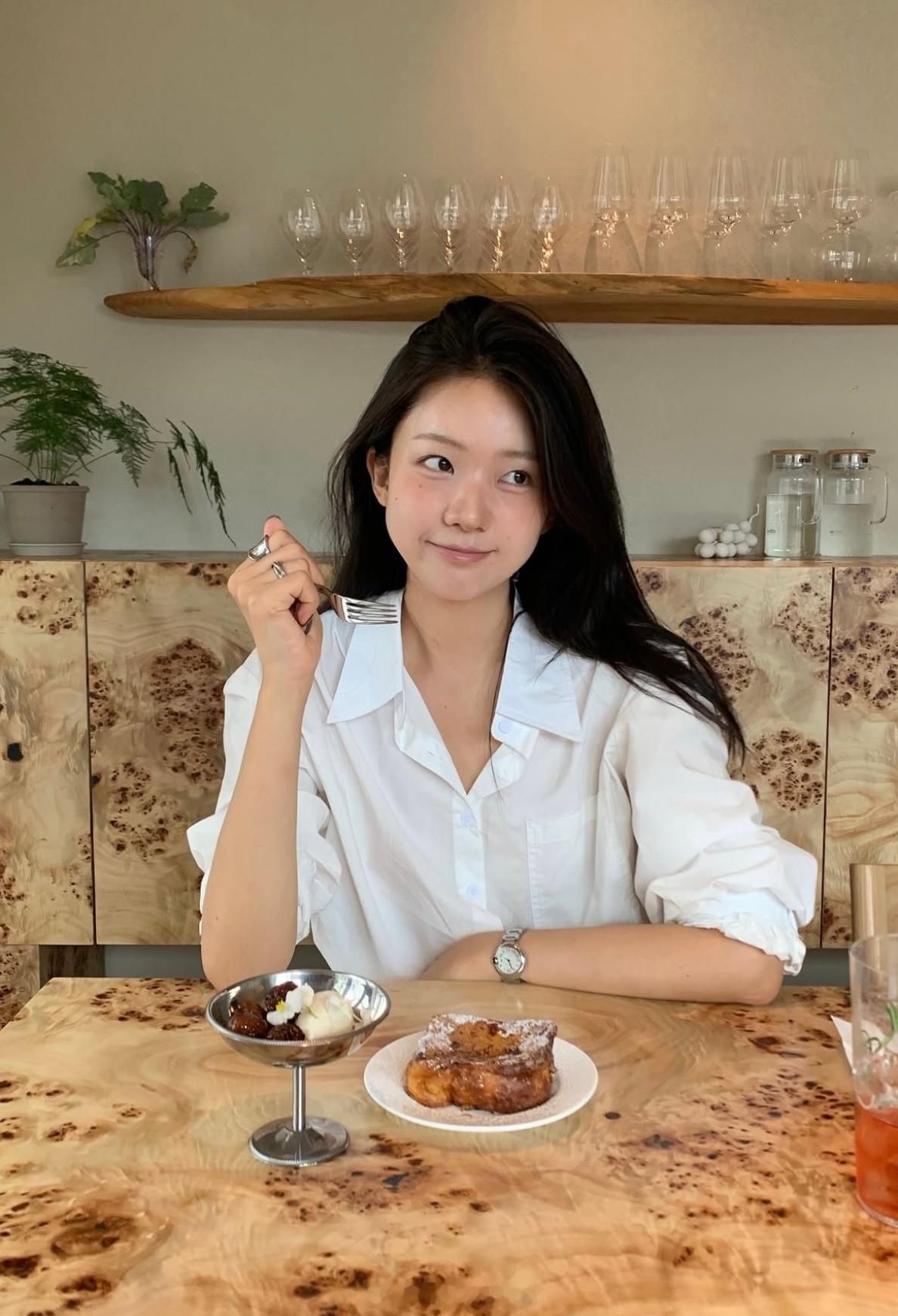 穿搭分享 连续更新第2586天韩国时尚女生日常搭配单眼皮女生看过来韩系穿搭超能新