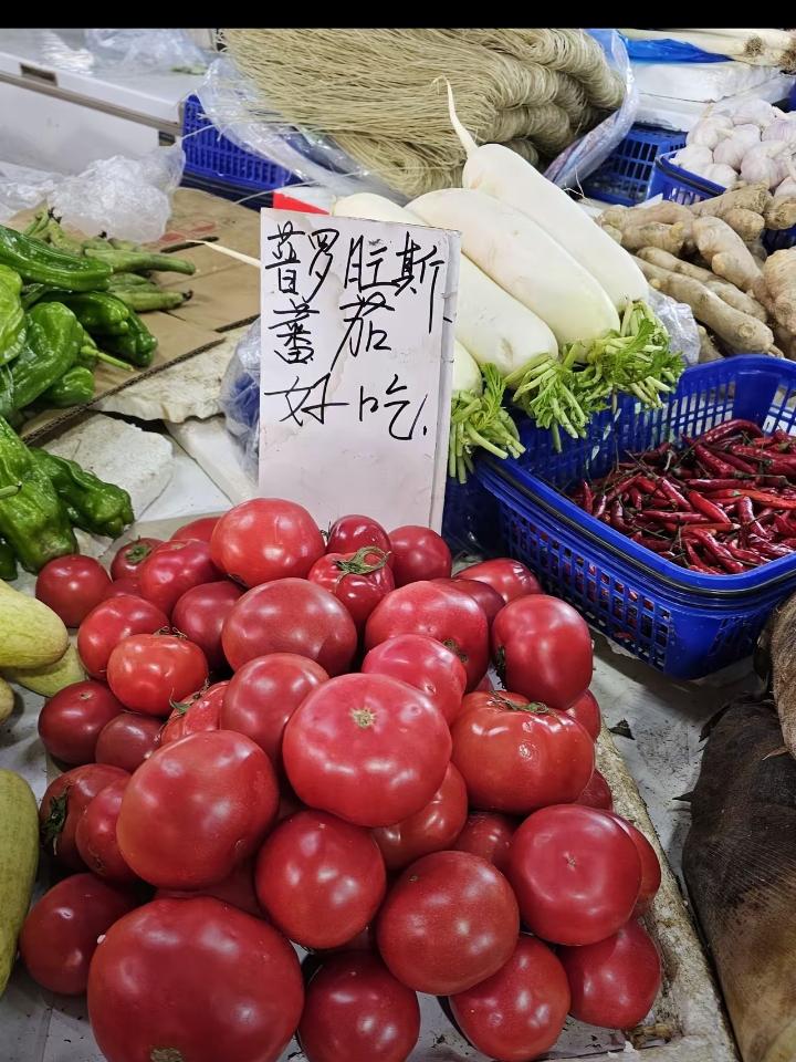 丹阳某个女市民，以前从来没买过菜，都是丈夫买菜。因为丈夫今天没空，就让她去买点菜