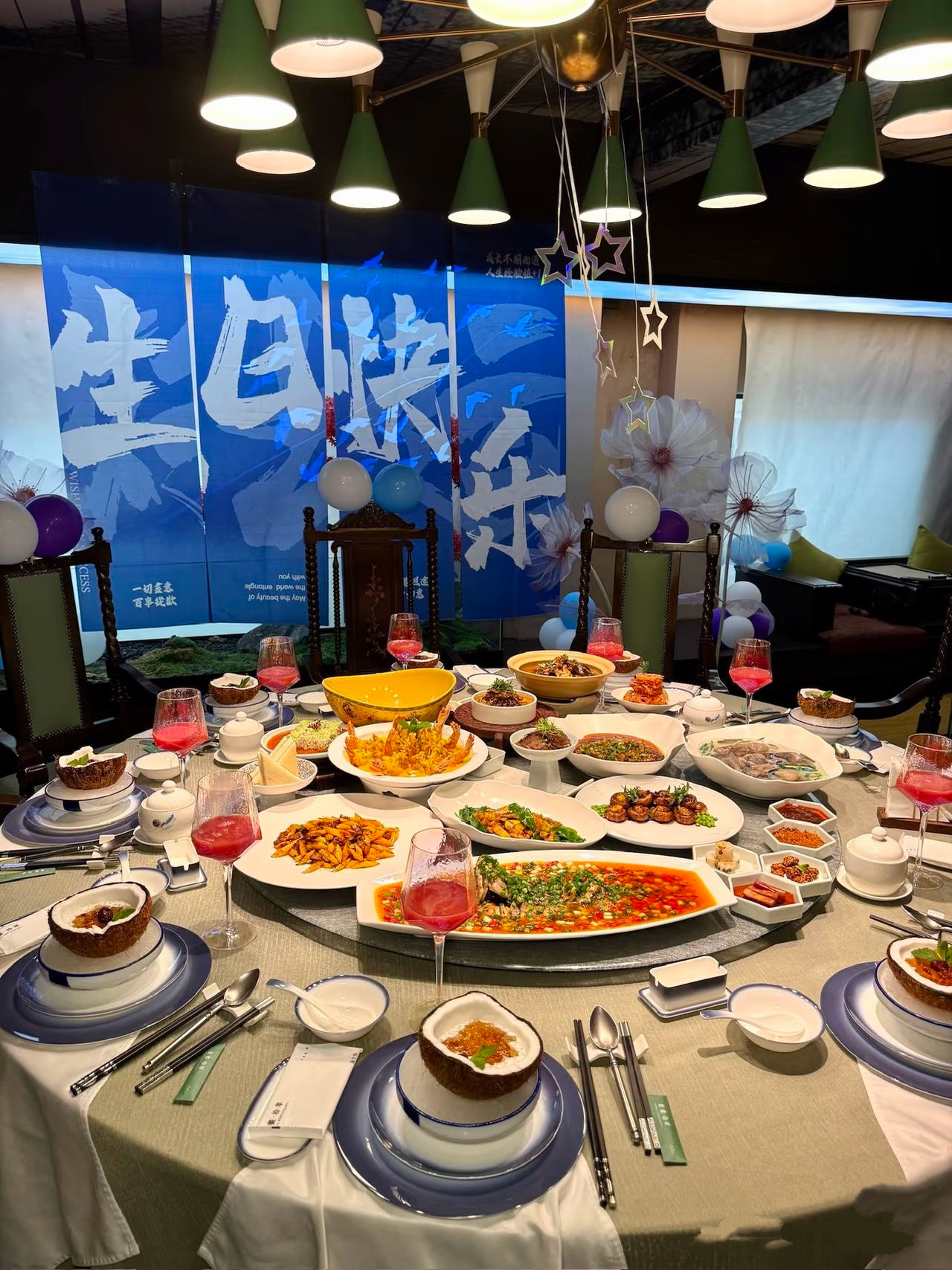 回首过往有过熬夜打拼的执着  有过选错路的迷茫。也有过为家庭、为工作妥协的时刻但