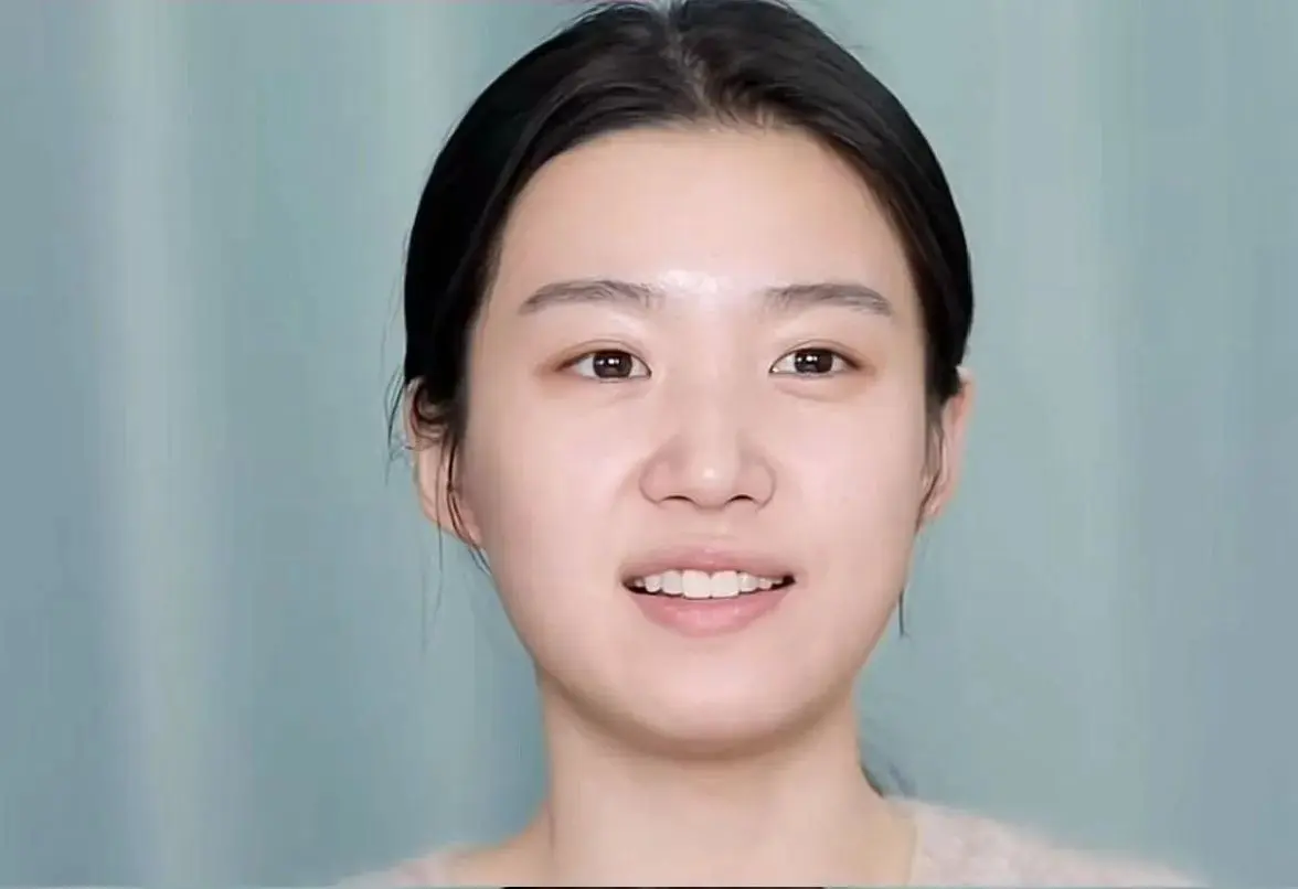 卢昱晓素颜照。