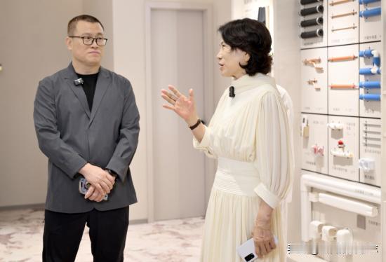 董明珠在直播中重申：格力所有产品均为自主生产，拒绝任何代工。

 她认为代工压价