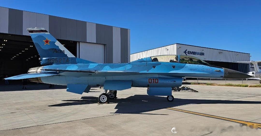 Top Aces的F-16B N852TA（原以色列空军78-0360）采用了全