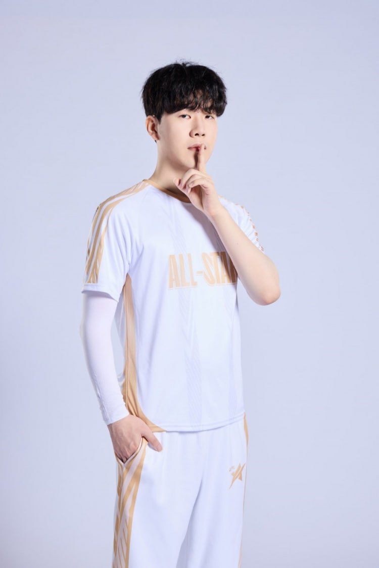 LPL全明星周末Theshy队伍定妆照：Shy哥单指噤声帅气Pose😎 LPL