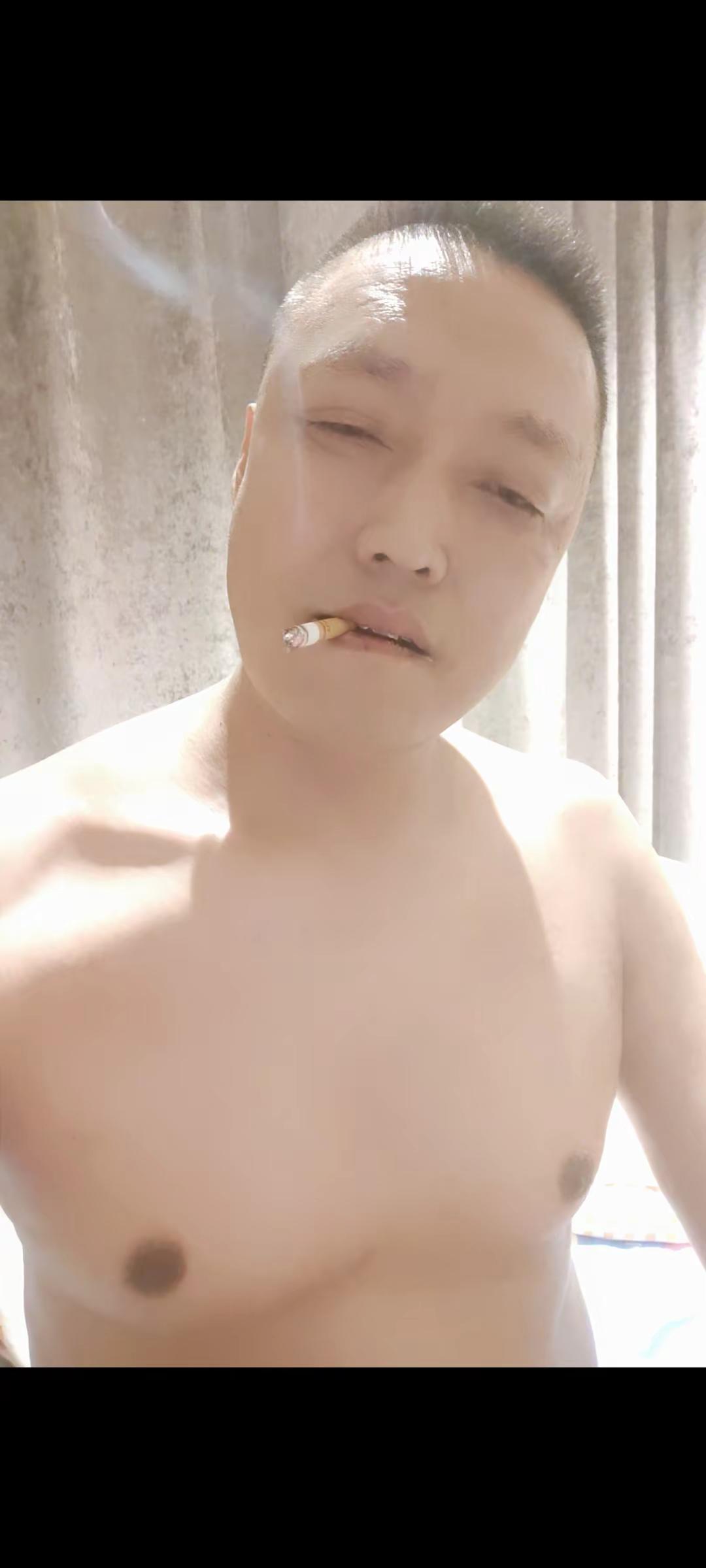 男人不要太帅像爷们就行