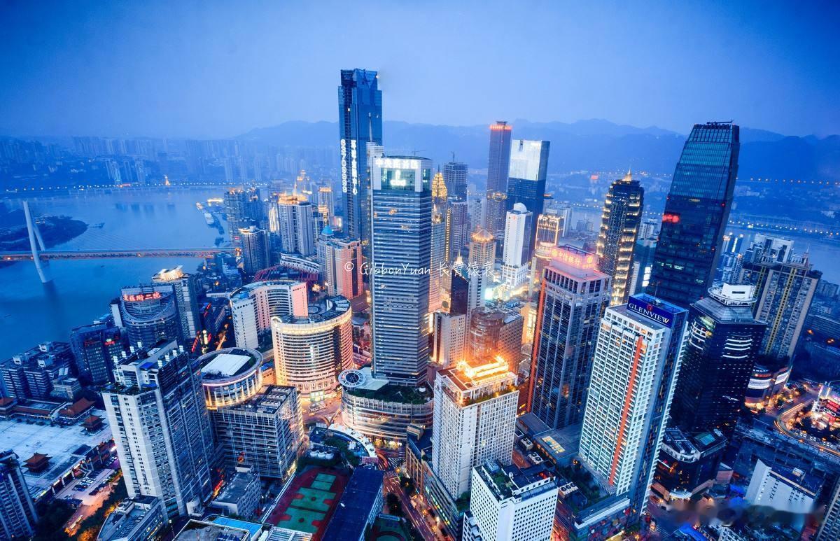重庆上半年成绩单出炉：压力不小

2026年上半年，重庆实现GDP 16702.