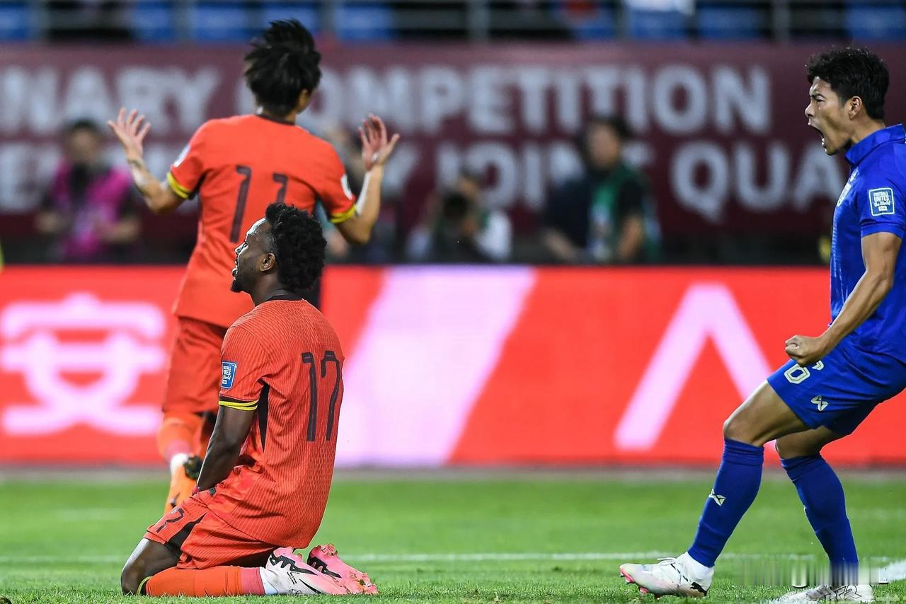 现实有点太残酷！国足在东亚都排末流了，凭什么进世界杯？
  世预赛打到现在，谁曾