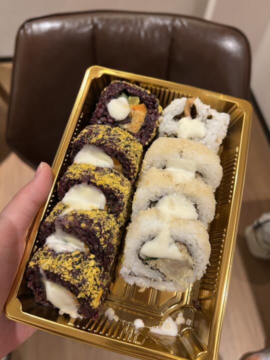 这波寿司卷我先吃掉了！