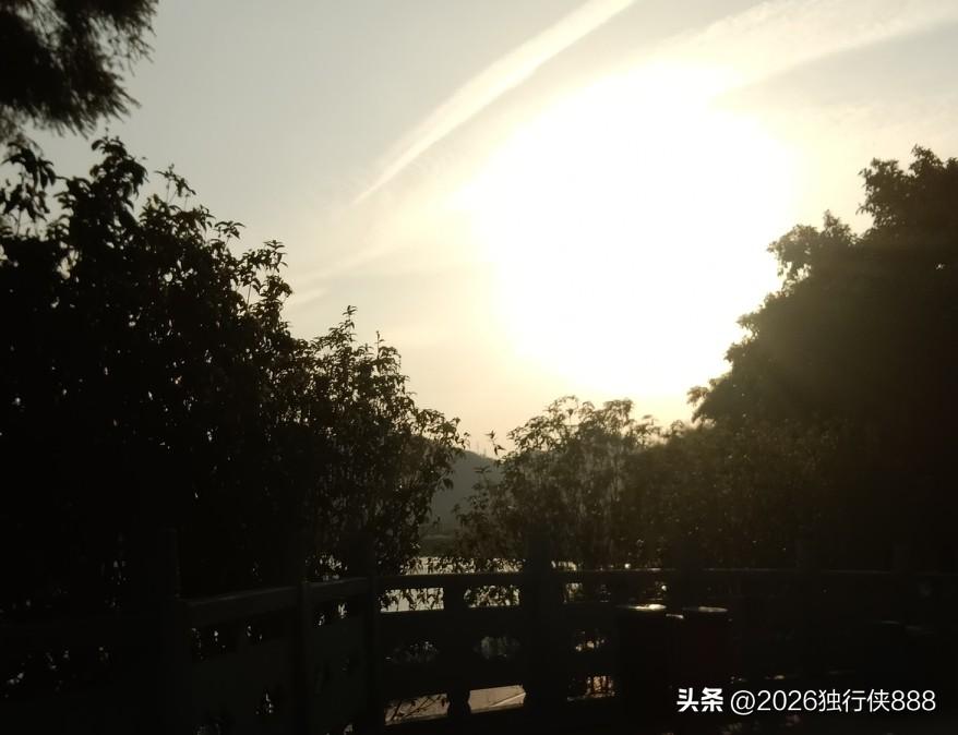 一位网友说:
医保个人账户每月100元，有什么可查，要那么多的人来检查，把这些资