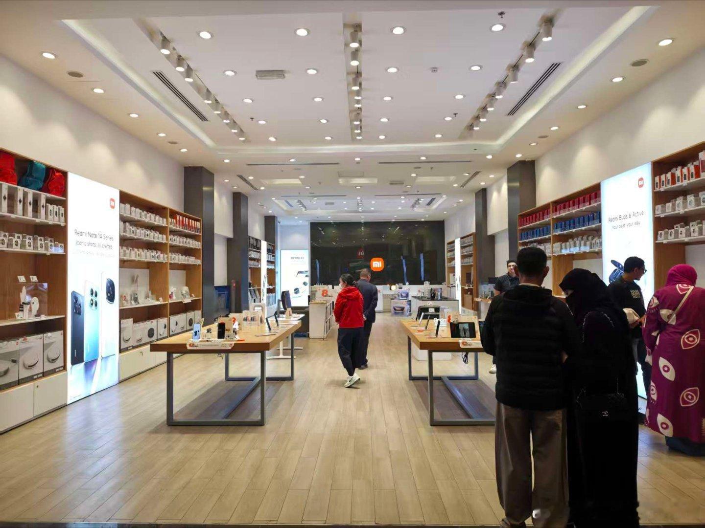 早上好好朋友KROTOS这两天在埃及🇪🇬，探店开罗小米之家的照片。小米科技