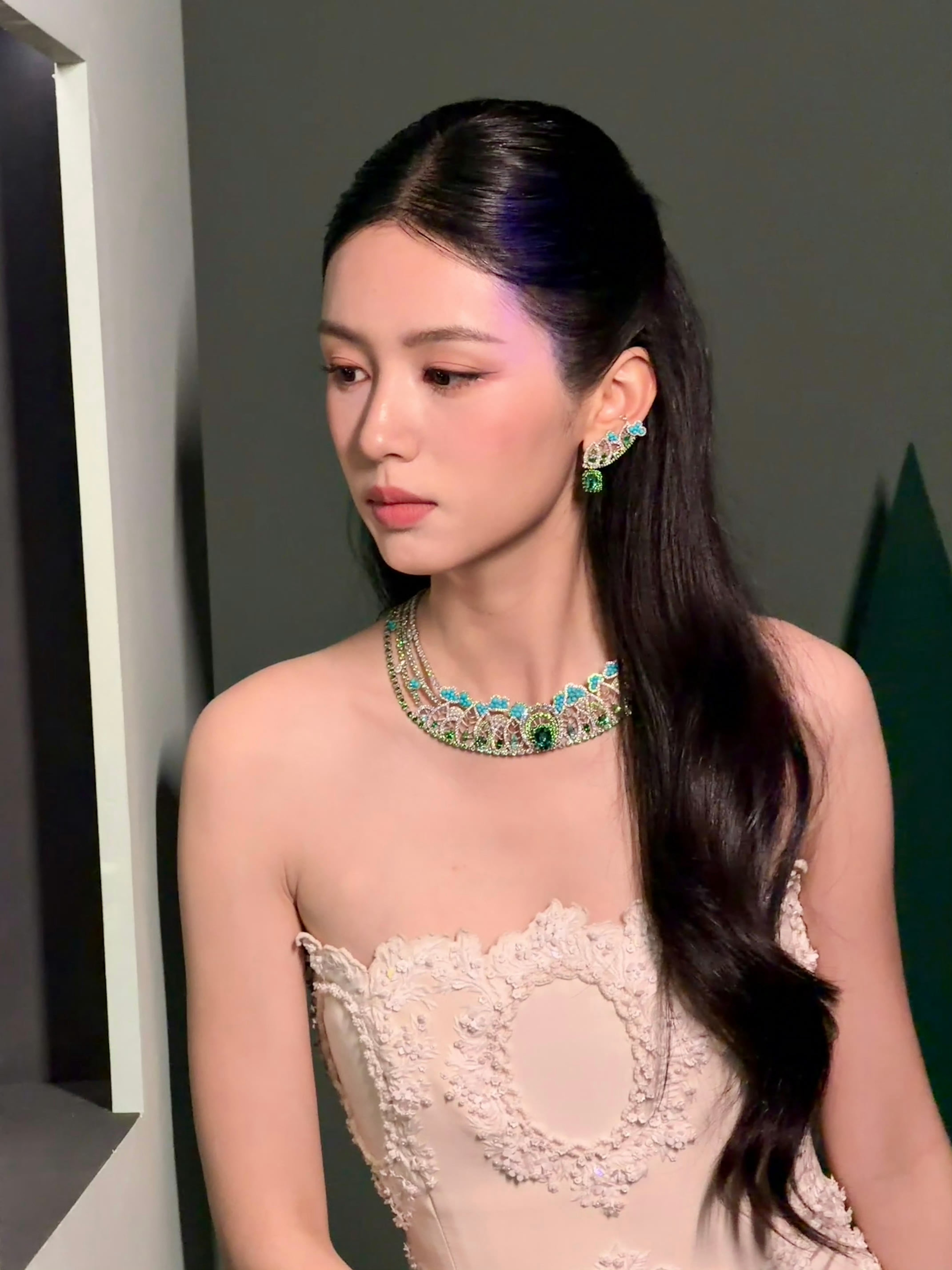 我家爱豆说啥了 “春华秋实，虽万里路遥，但我坚信追光的人终会光芒万丈。”    