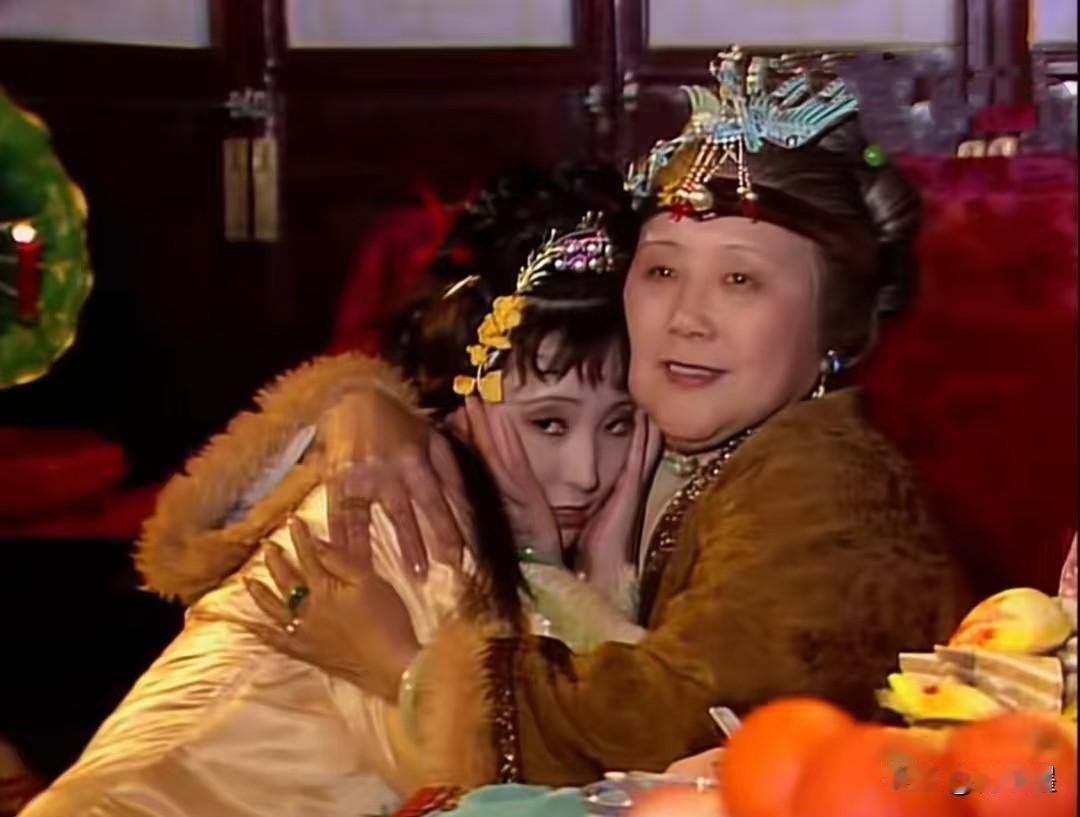 贾母为何不趁自己还健在时安排好二玉的婚事？

黛玉第一次到贾府时在守母孝，母孝刚
