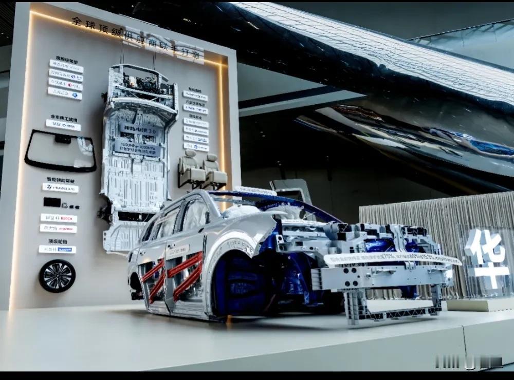 朋友，问你个扎心的问题：开车带一家老小出门，你最怕什么？

怕新手司机？怕鬼探头