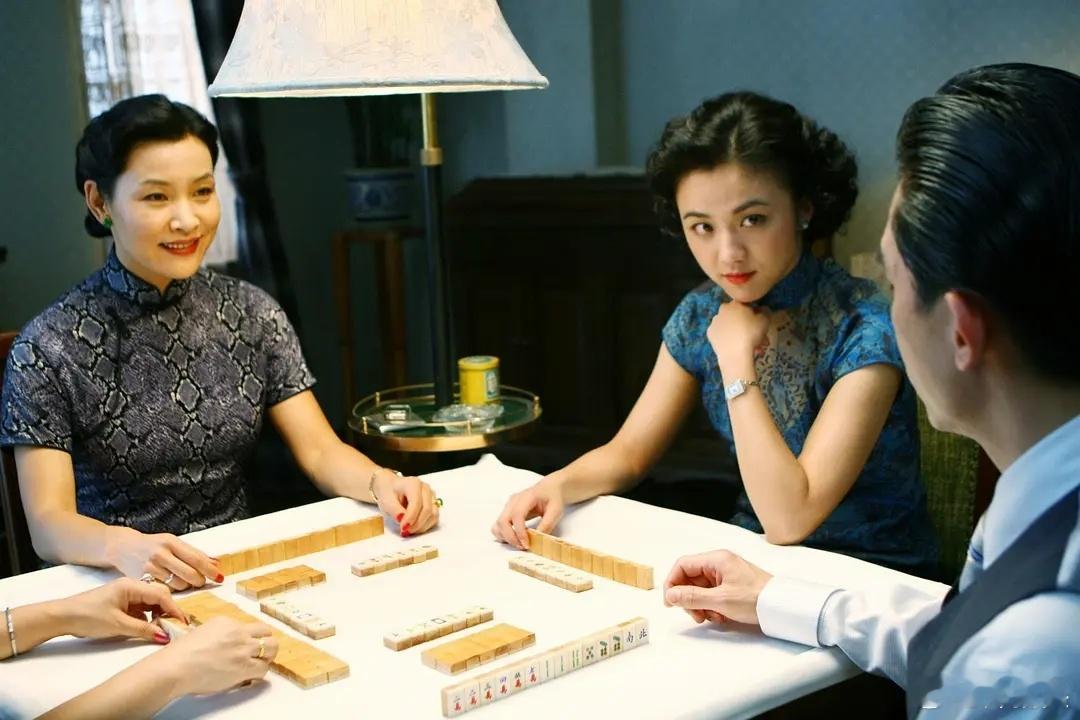 路边有家棋牌室叫，四个朋友。好名字，好到我想进去打一圈儿。 