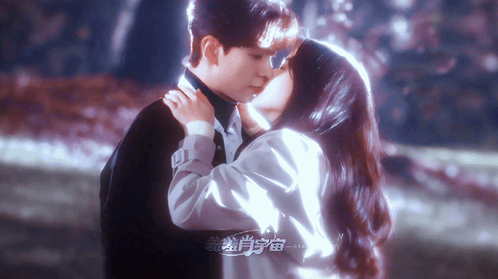 有这么会谈的男女主进入现偶 这俩人的互动太真实了，日常贴贴抱抱甜度超标，感觉真的