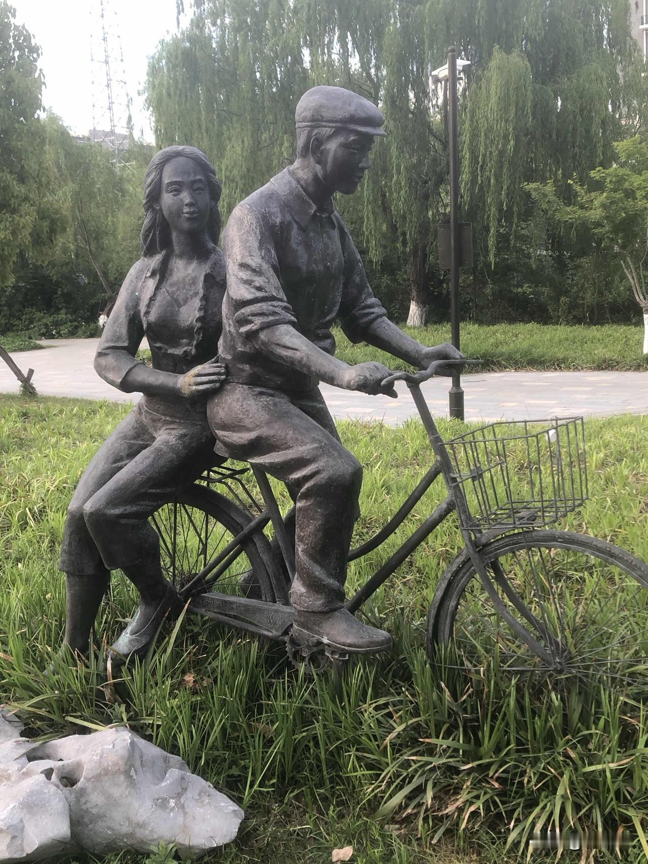 你五一期间会出去旅游吗五一我就不凑旅游热闹啦，哪儿也不去宅着最舒服。不想人挤人、
