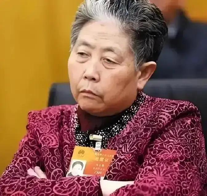 79岁老干妈陶华碧用AI一年赚了54亿 79岁的陶华碧靠AI一年拿下54亿营收，