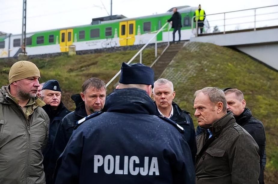 中日冲突越来越复杂！
世界格局正在经历复杂变化。

波兰边境铁路发生爆炸。
这条