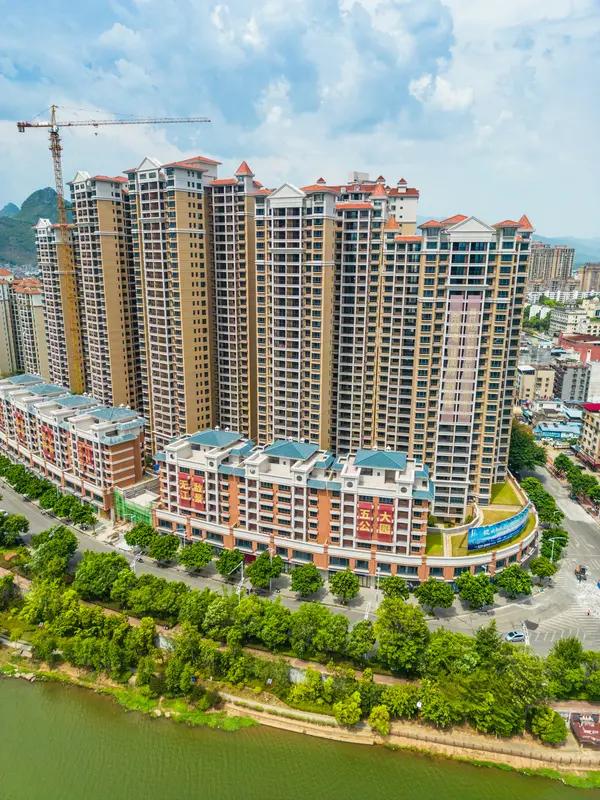 柳州大唐观邸小区的35套房被法院查封，业主们简直欲哭无泪。龙女士等业主全款买房入