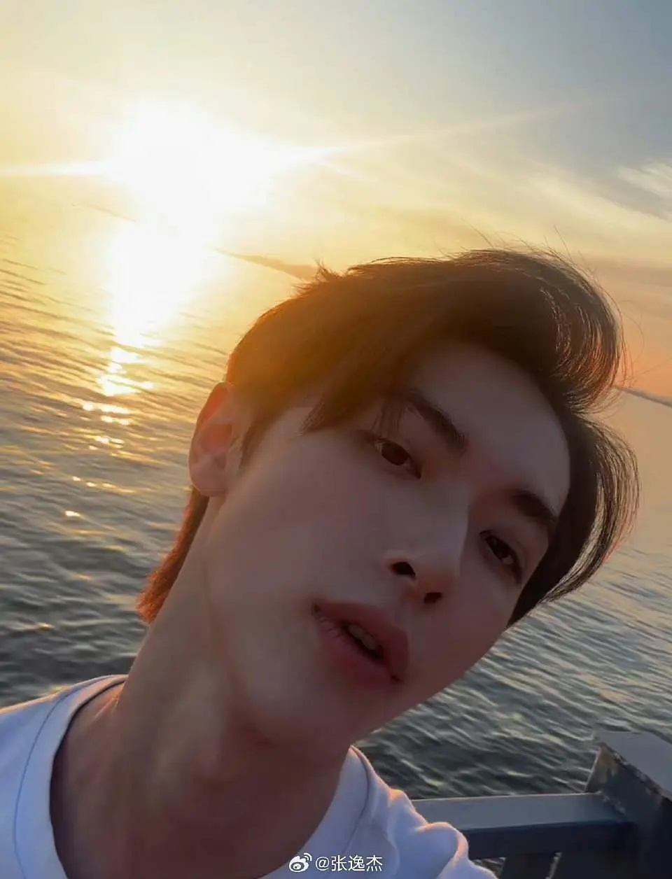 于正公司艺人张逸杰到期了 期待接下来的发展吧 ​​​