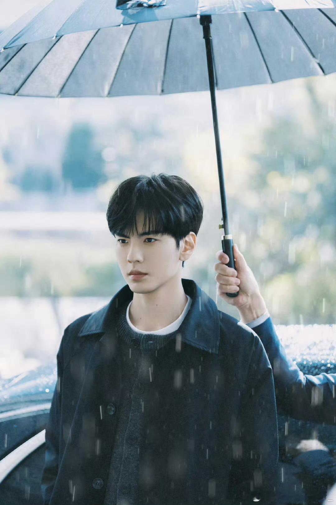 毕雯珺阴湿小狗味儿毕雯珺演的李靳屿是什么人间蛊王啊🥵表面冷得像冰箱，眼神烫得像