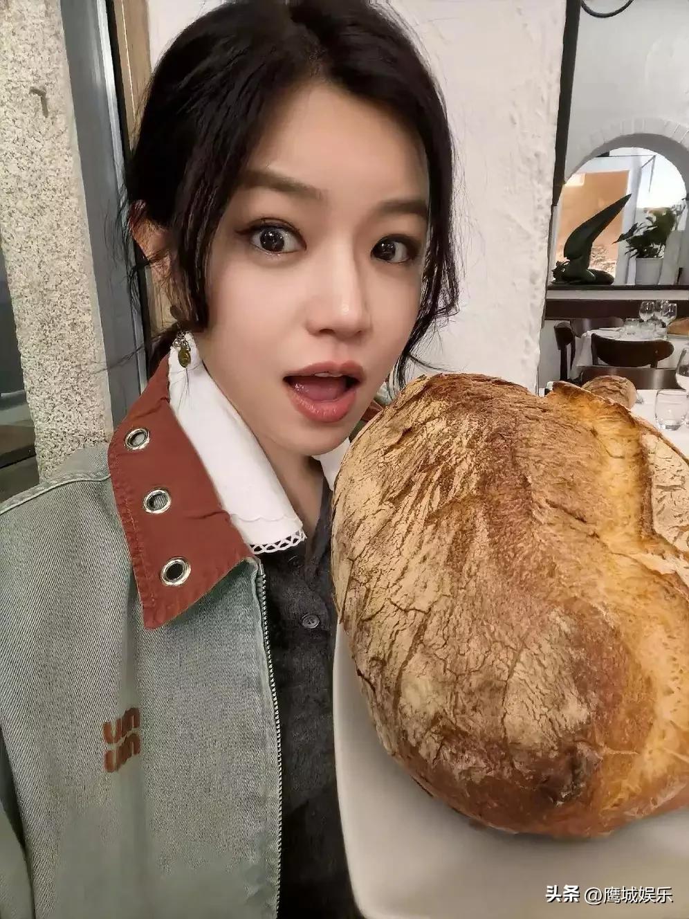 陈妍希陈小纭米兰同框，闺蜜同框甜度拉满
 
3月1日，陈妍希与陈小纭现身米兰时装