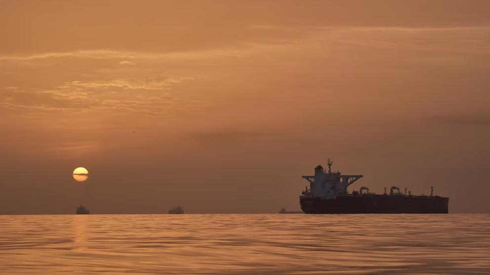 美伊停火2周，现在只剩下2天时间，川普主动寻求与伊朗再次谈判。
4月19日，特朗