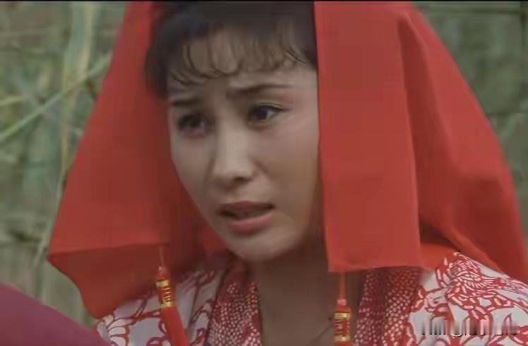 二八美娇容，
一笑倾全城。
出演牧羊女，
今欲花甲龄。