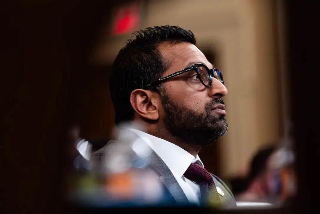 乌克兰谈判代表乌梅罗夫近几周在访美期间，同联邦调查局局长帕特尔和副局长邦吉诺举行