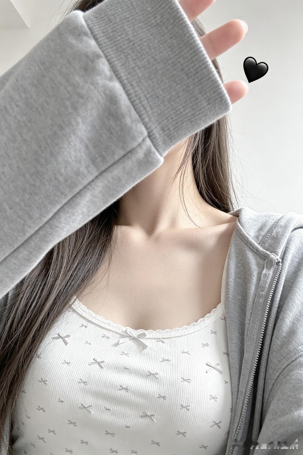 男人别对女人太上心
女人闹情绪不想理你
你可别跪着求着再交钱
她呀，压根就没放在